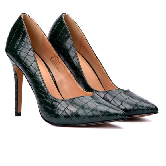 Brand New Never Worn Torgeis Daisy Pumps Dark Green Size 8 - Picture 1 of 14